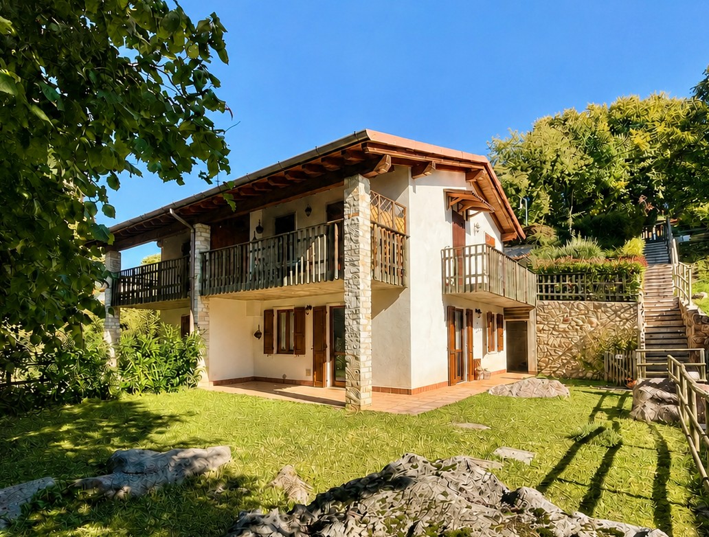 Dolce Casa Monte Baldo vista dal giardino privato, con l’intera casa